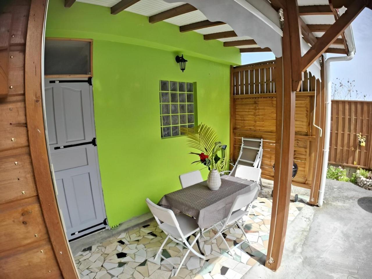 Appartamento Couleurs Caraibes - Plage Et Tranquillite Sainte-Anne  Esterno foto